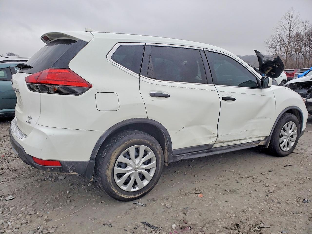 2017 Nissan Rogue S - Image 3