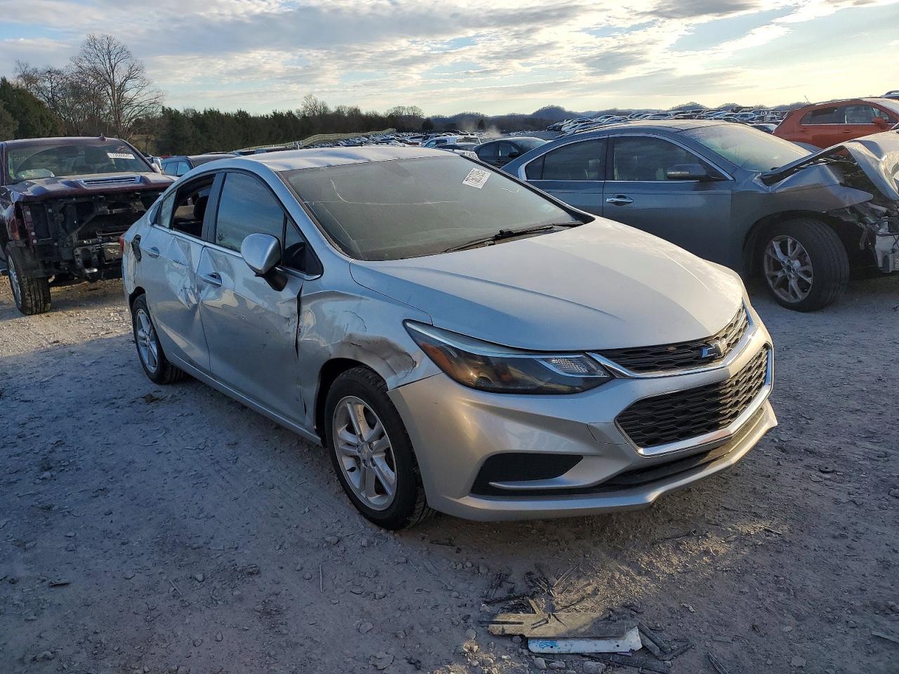 2018 Chevrolet Cruze Lt - Image 4