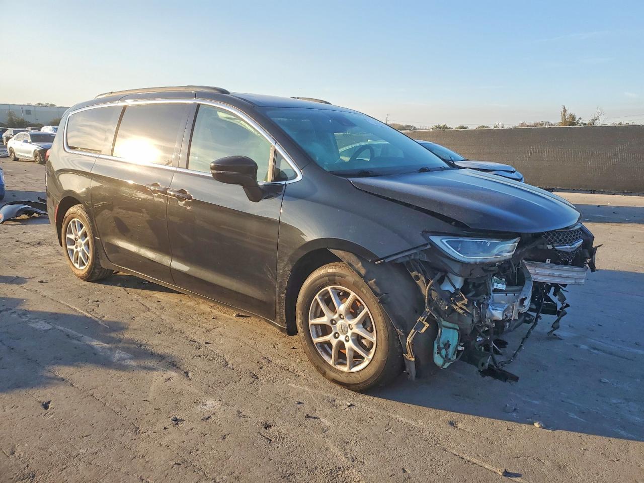 2022 Chrysler Pacifica Touring L - Фото 4