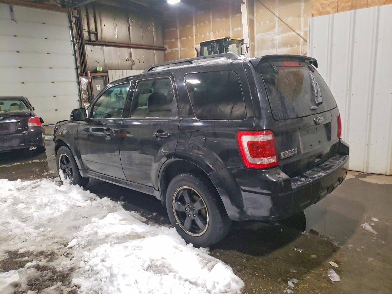 2011 Ford Escape Xlt - Image 2