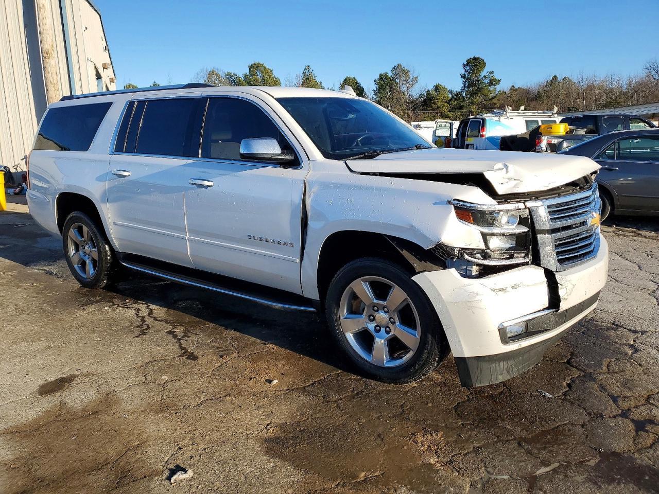 2018 Chevrolet Suburban C1500 Premier - Image 4