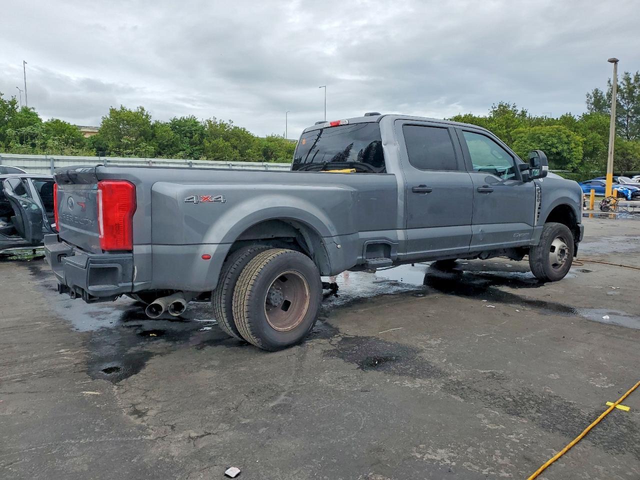 2024 Ford F350 Super Duty - Image 3