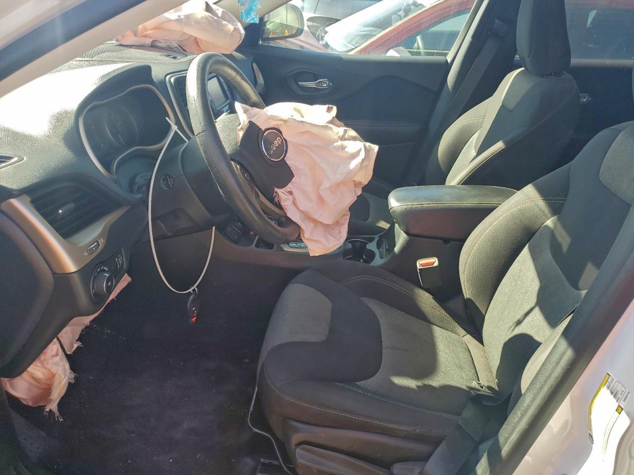 2016 Jeep Cherokee Sport - Image 7