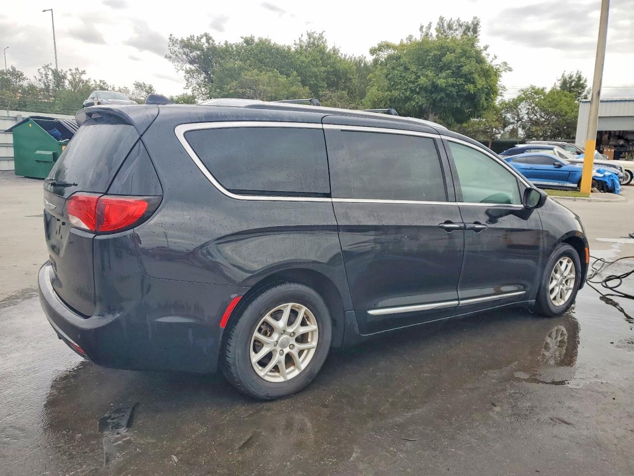 2020 Chrysler Pacifica Touring L - Фото 3