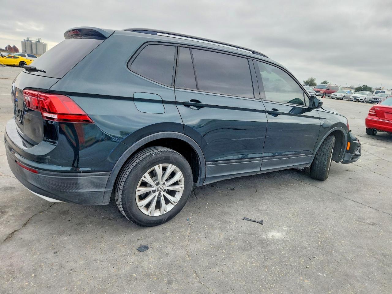 2018 Volkswagen Tiguan S - Фото 3