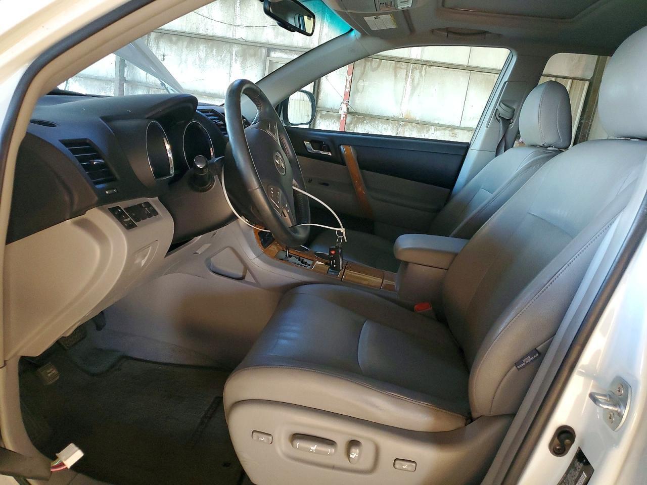 2009 Toyota Highlander Hybrid Limited - Image 7