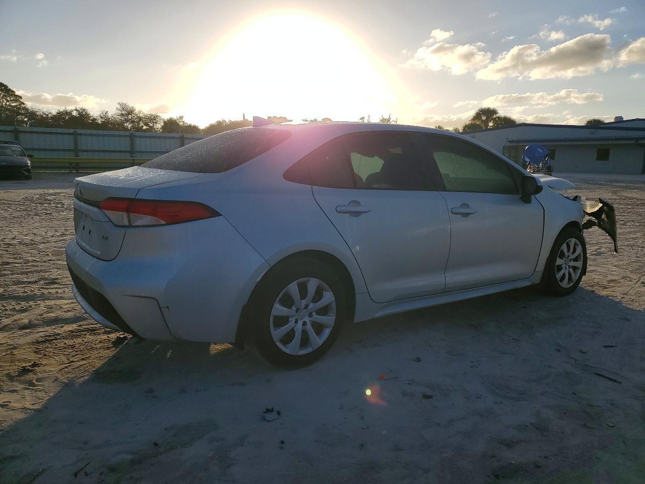 2020 Toyota Corolla Le - Image 3