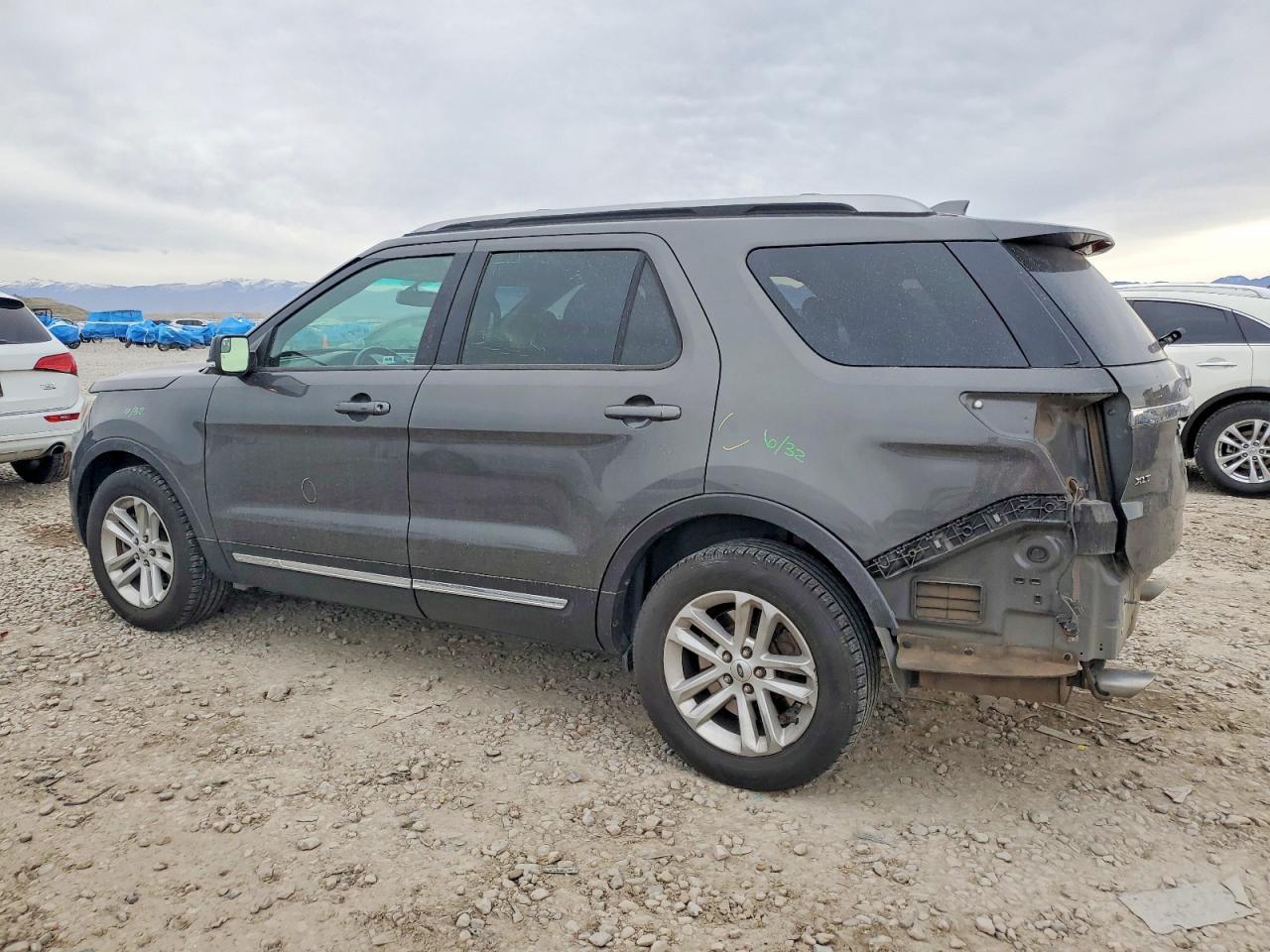 2016 Ford Explorer Xlt - Фото 2