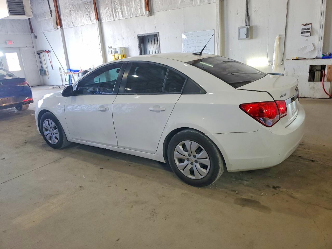 2014 Chevrolet Cruze Ls - Фото 2