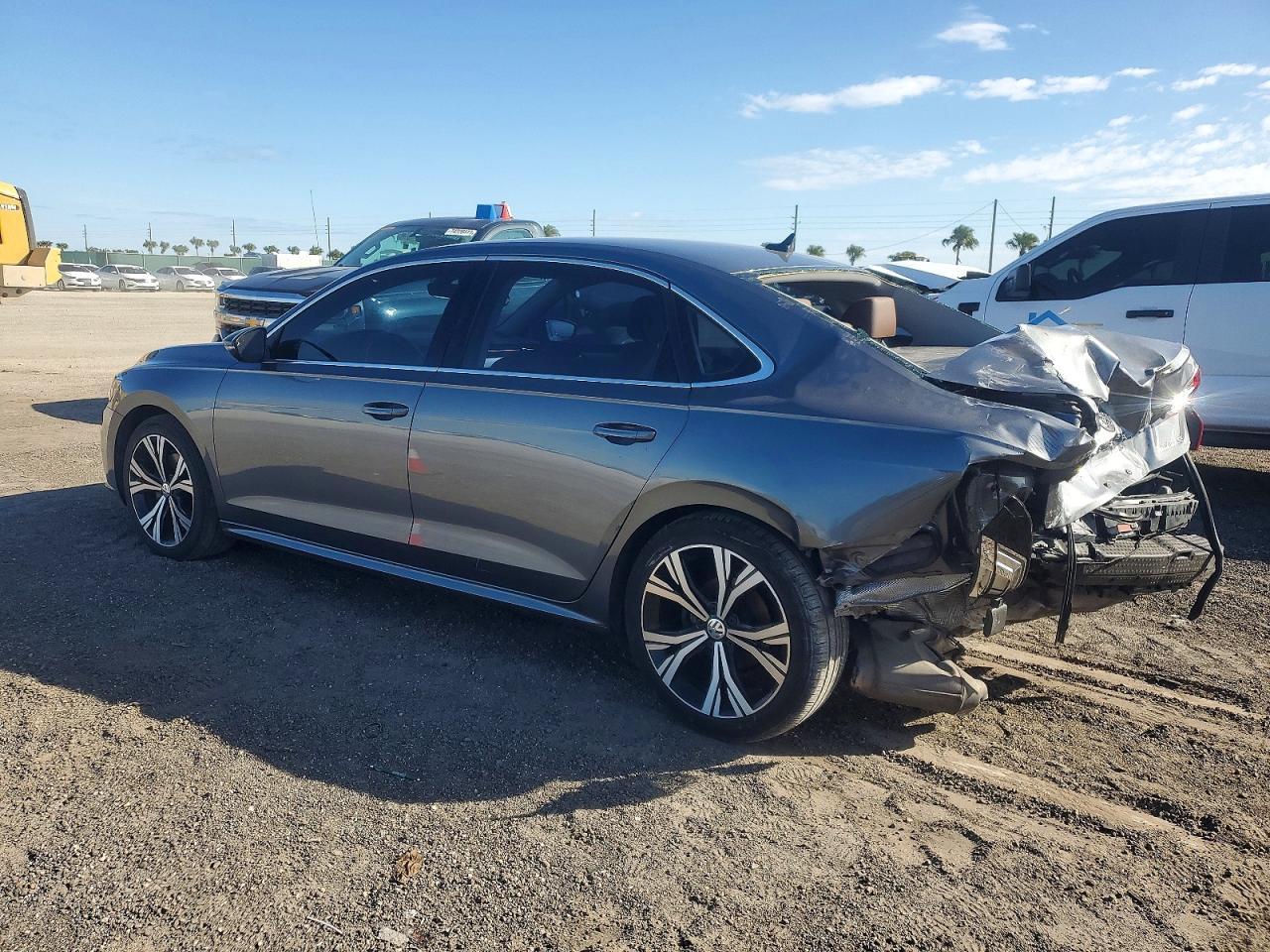 2021 Volkswagen Passat Se - Фото 2