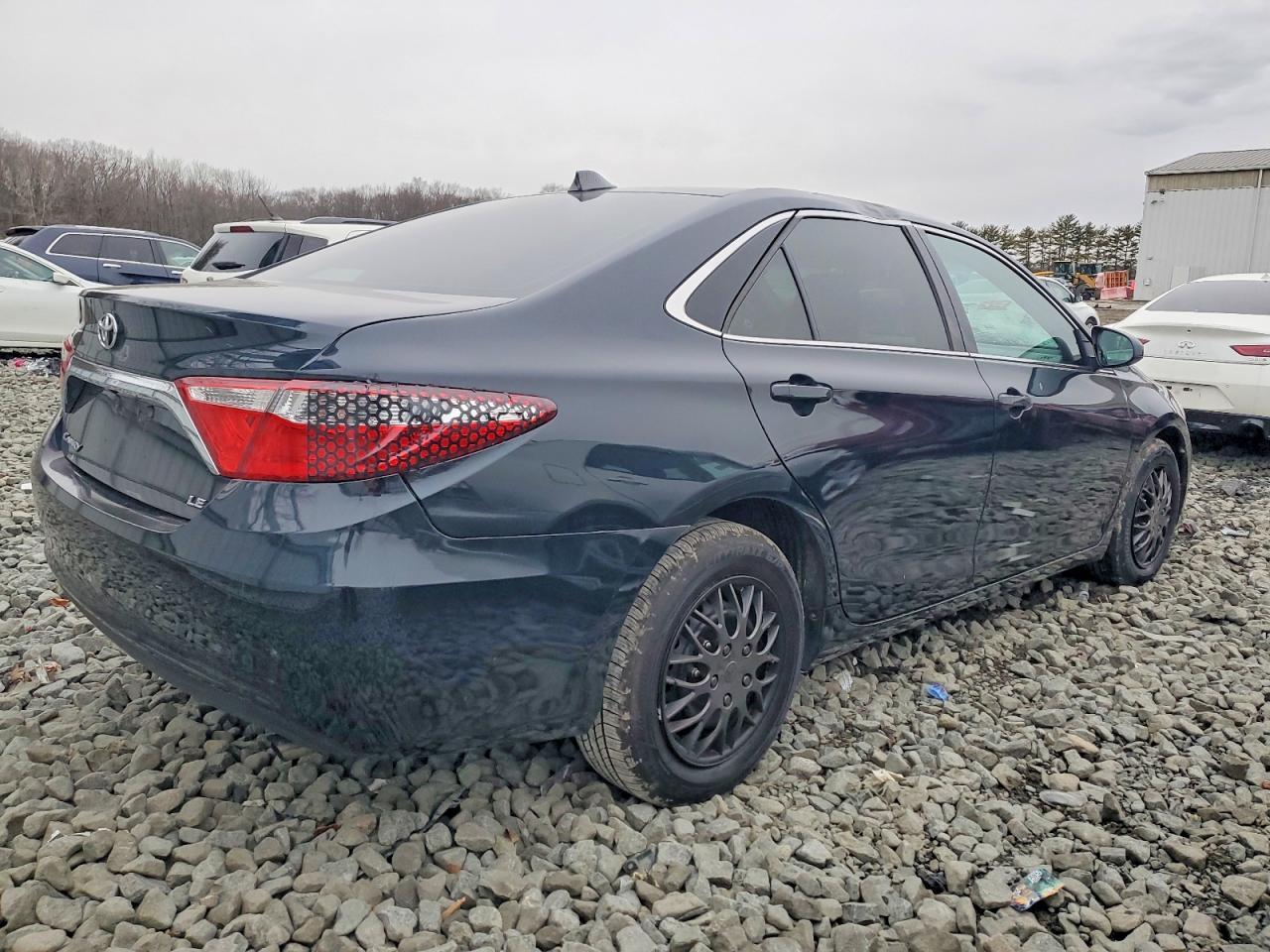 2015 Toyota Camry Le - Фото 3
