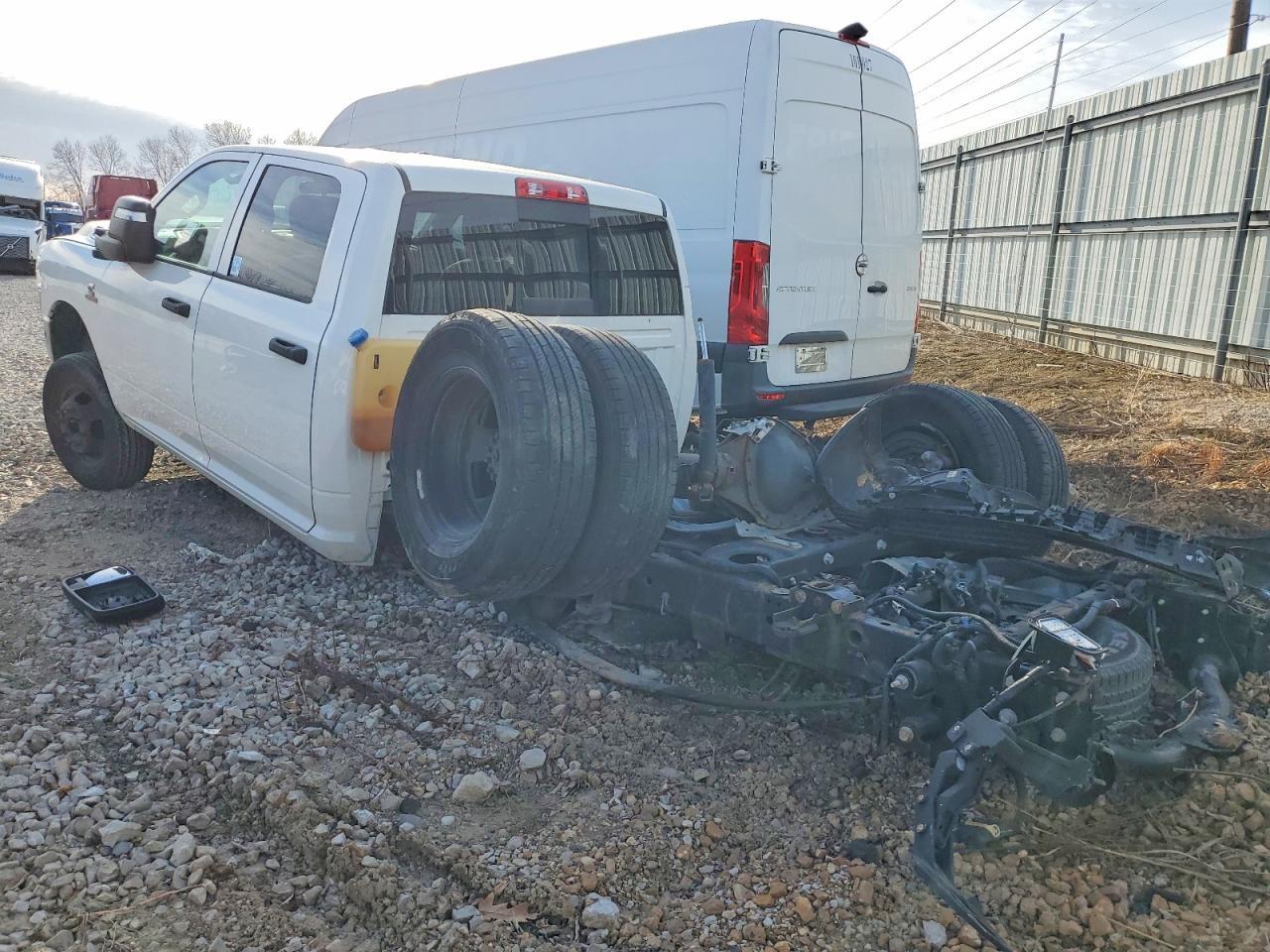 2024 Ram 3500 Tradesman - Фото 3