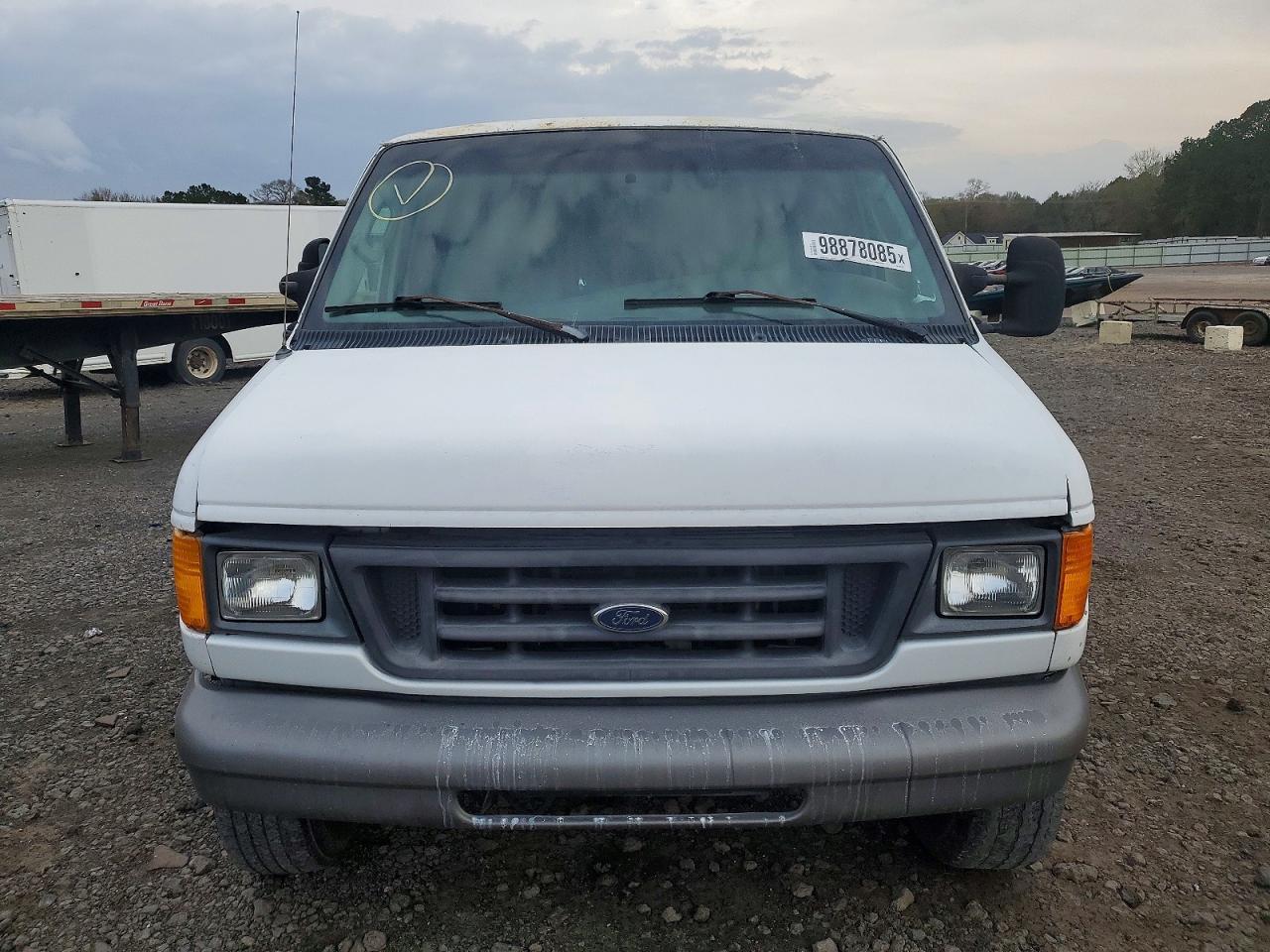 2003 Ford Econoline E250 Van - Фото 5