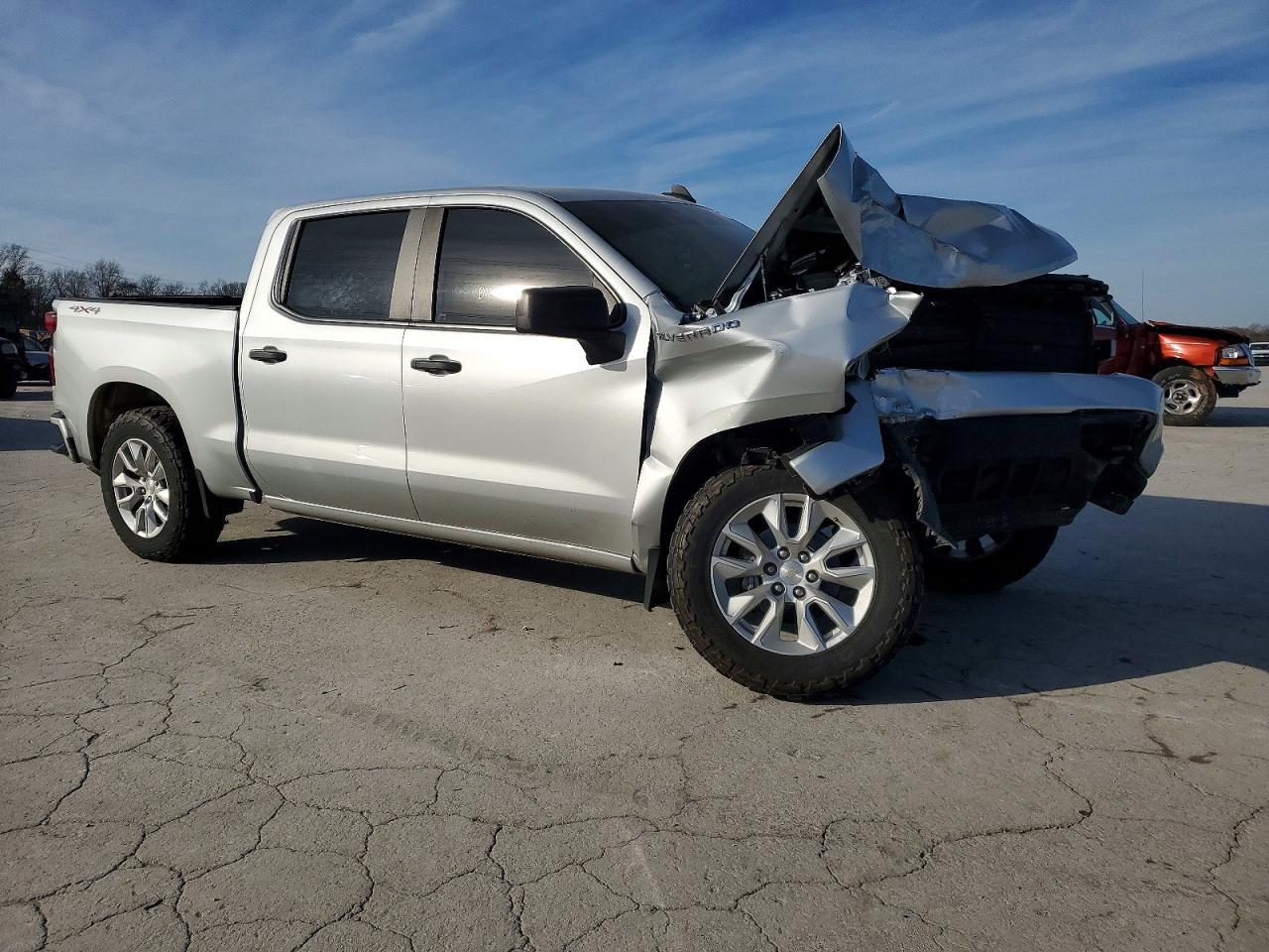 2021 Chevrolet Silverado K1500 Custom - Фото 4