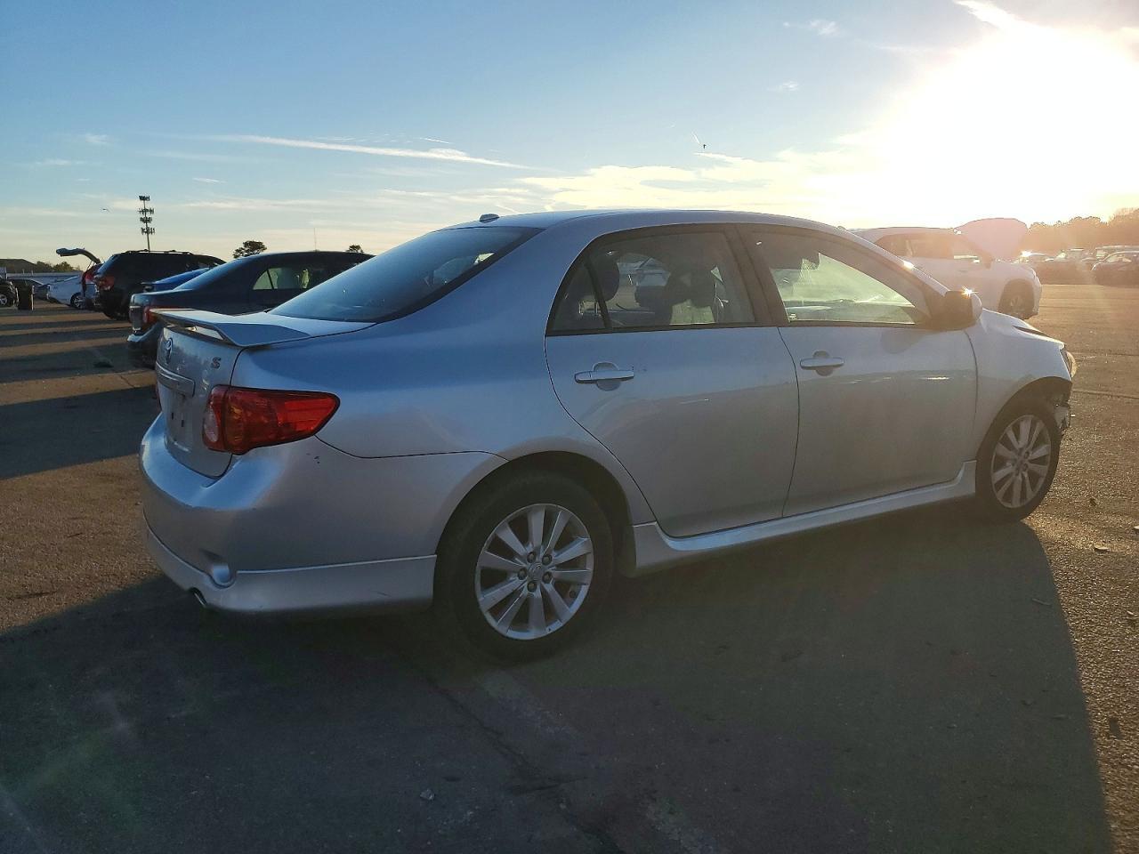 2010 Toyota Corolla - Фото 3