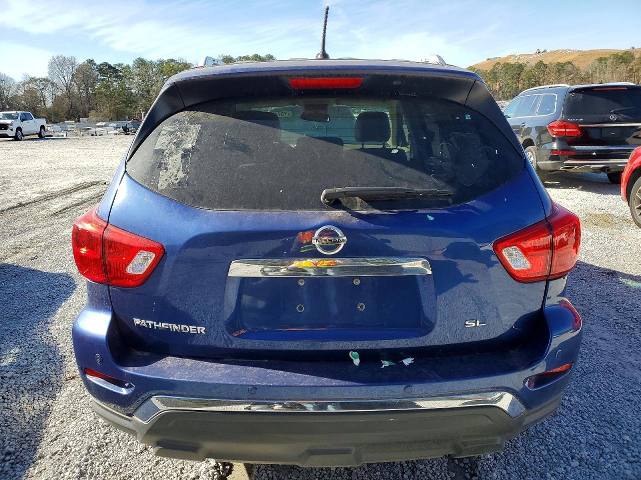 2018 Nissan Pathfinder S - Image 6