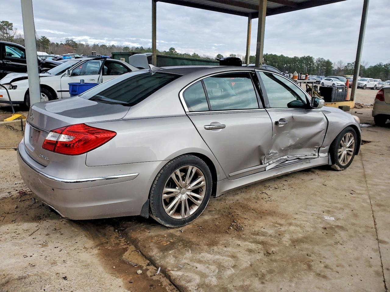 2012 Hyundai Genesis 3.8L - Фото 3