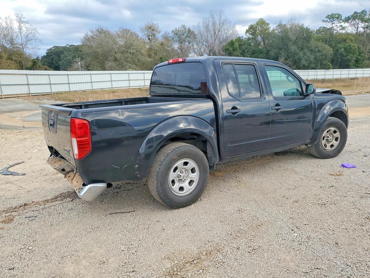 2014 Nissan Frontier S - Image 3