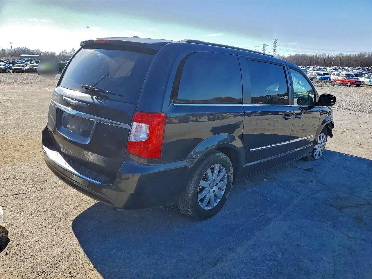 2014 Chrysler Town & Country Touring - Image 3