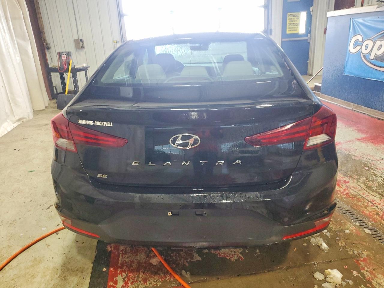 2020 Hyundai Elantra Se - Image 6