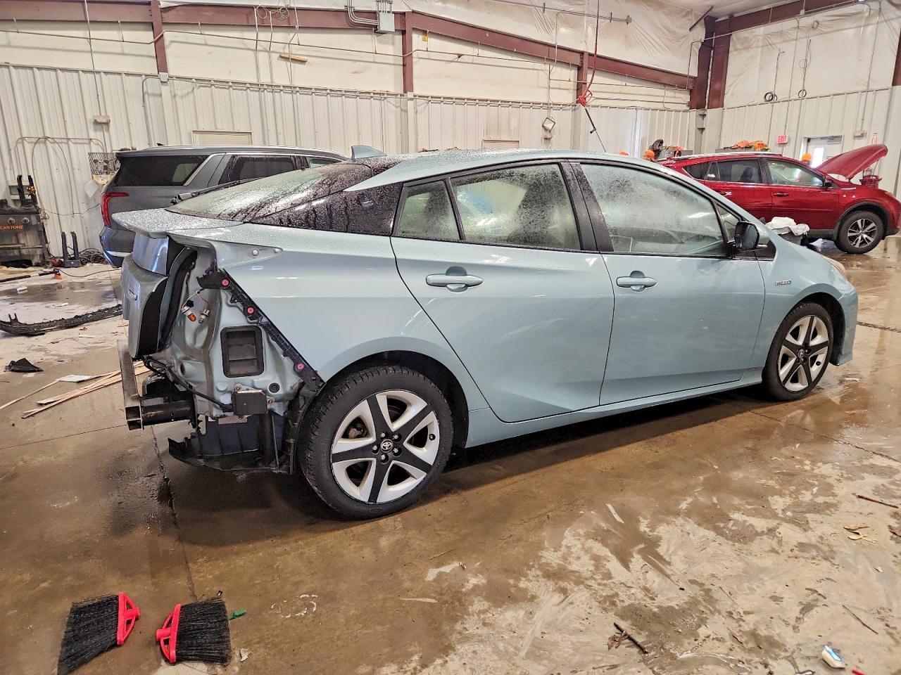 2017 Toyota Prius Four Touring - Фото 3