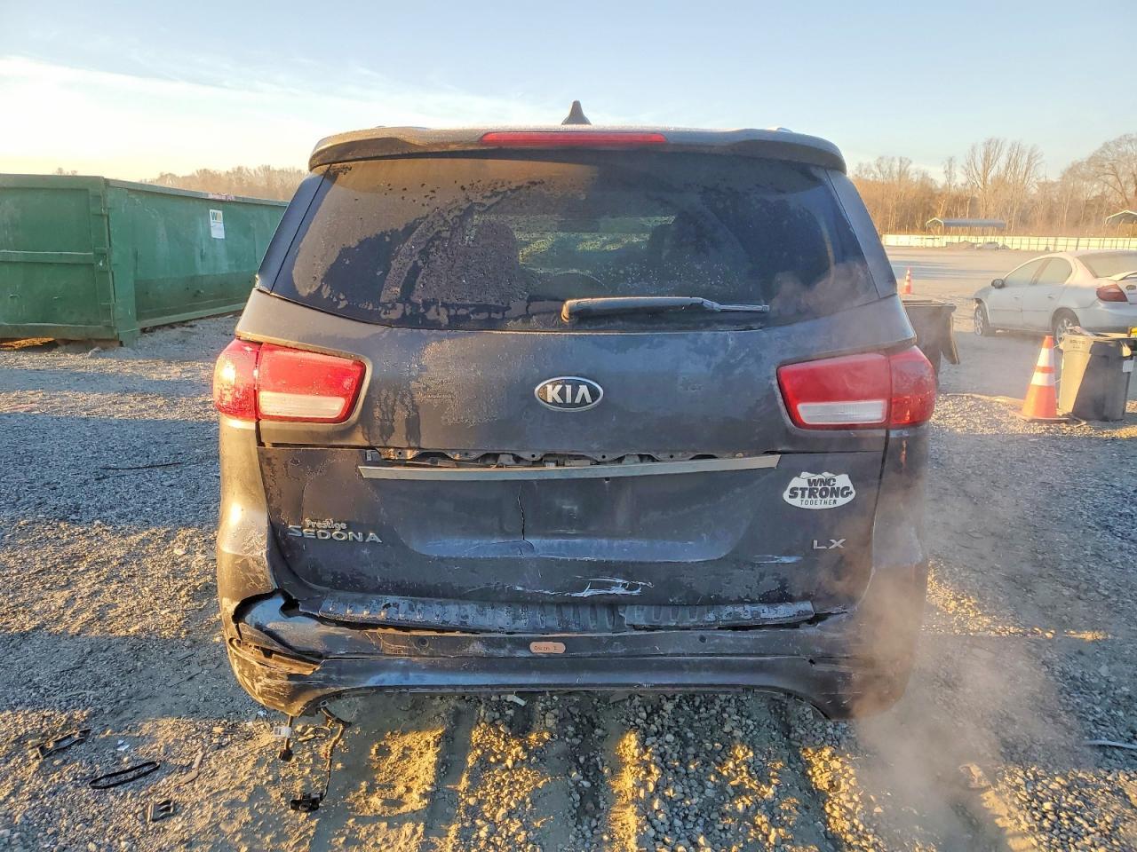 2017 Kia Sedona Lx - Фото 6