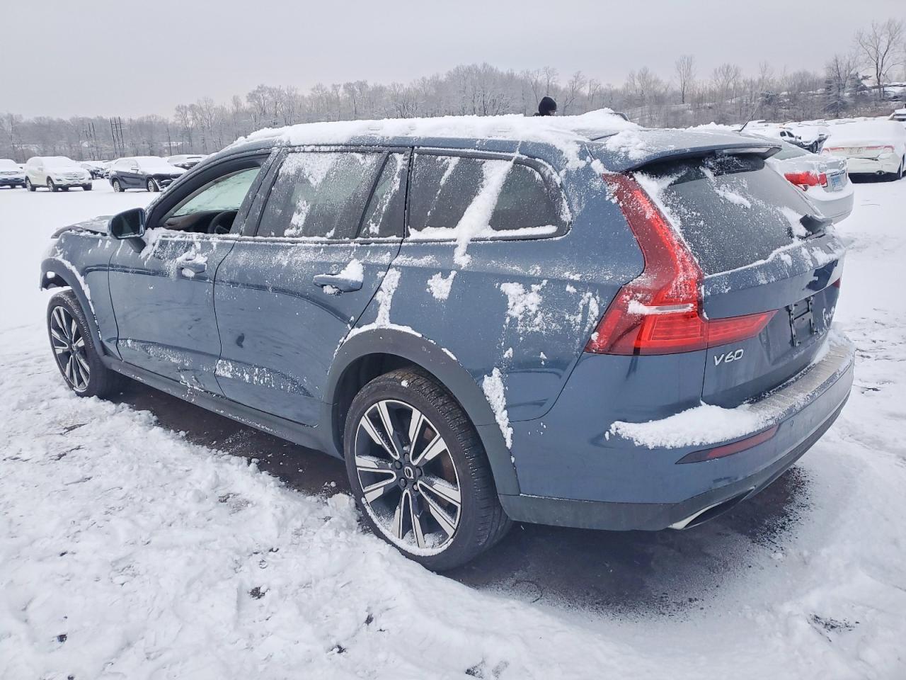 2022 Volvo V60 Cross Country T5 Momentum - Фото 2