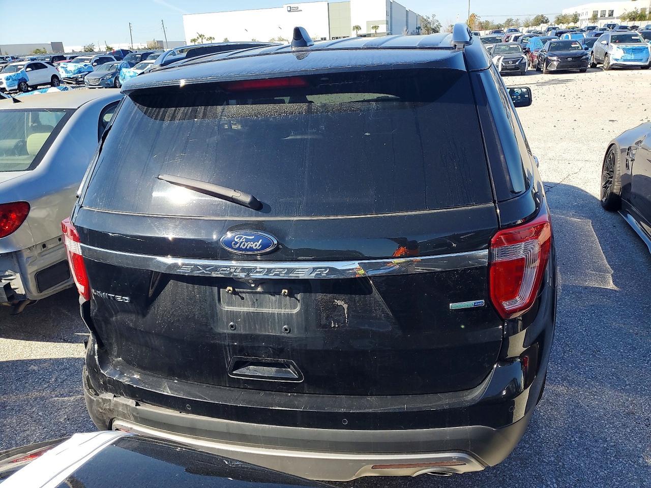 2017 Ford Explorer Limited - Image 6