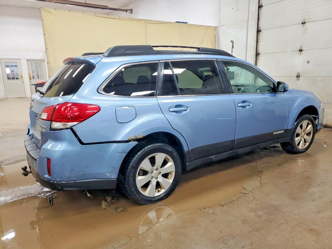 2010 Subaru Outback 2.5I Premium - Фото 3