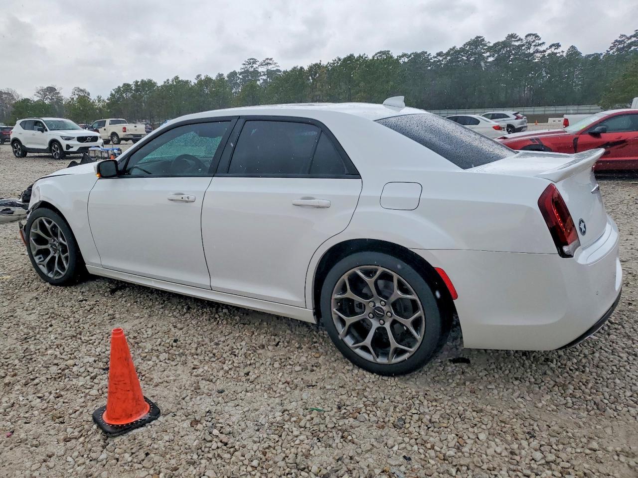 2016 Chrysler 300 S - Image 2