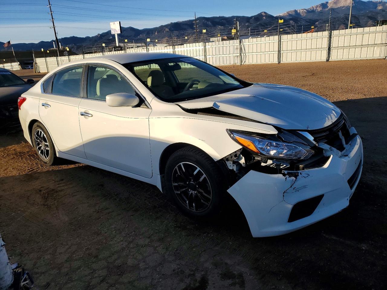 2016 Nissan Altima 2.5 - Image 4