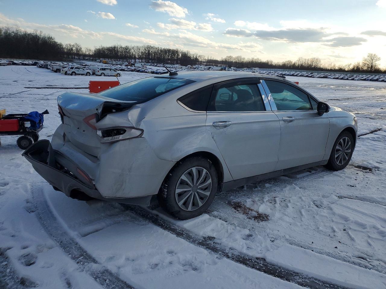 2014 Ford Fusion S - Фото 3