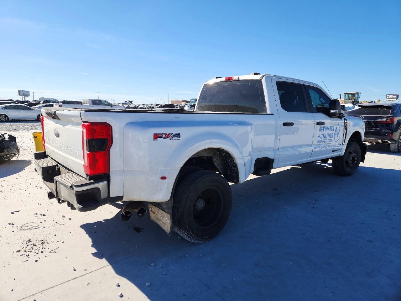 2023 Ford F350 Super Duty - Фото 3