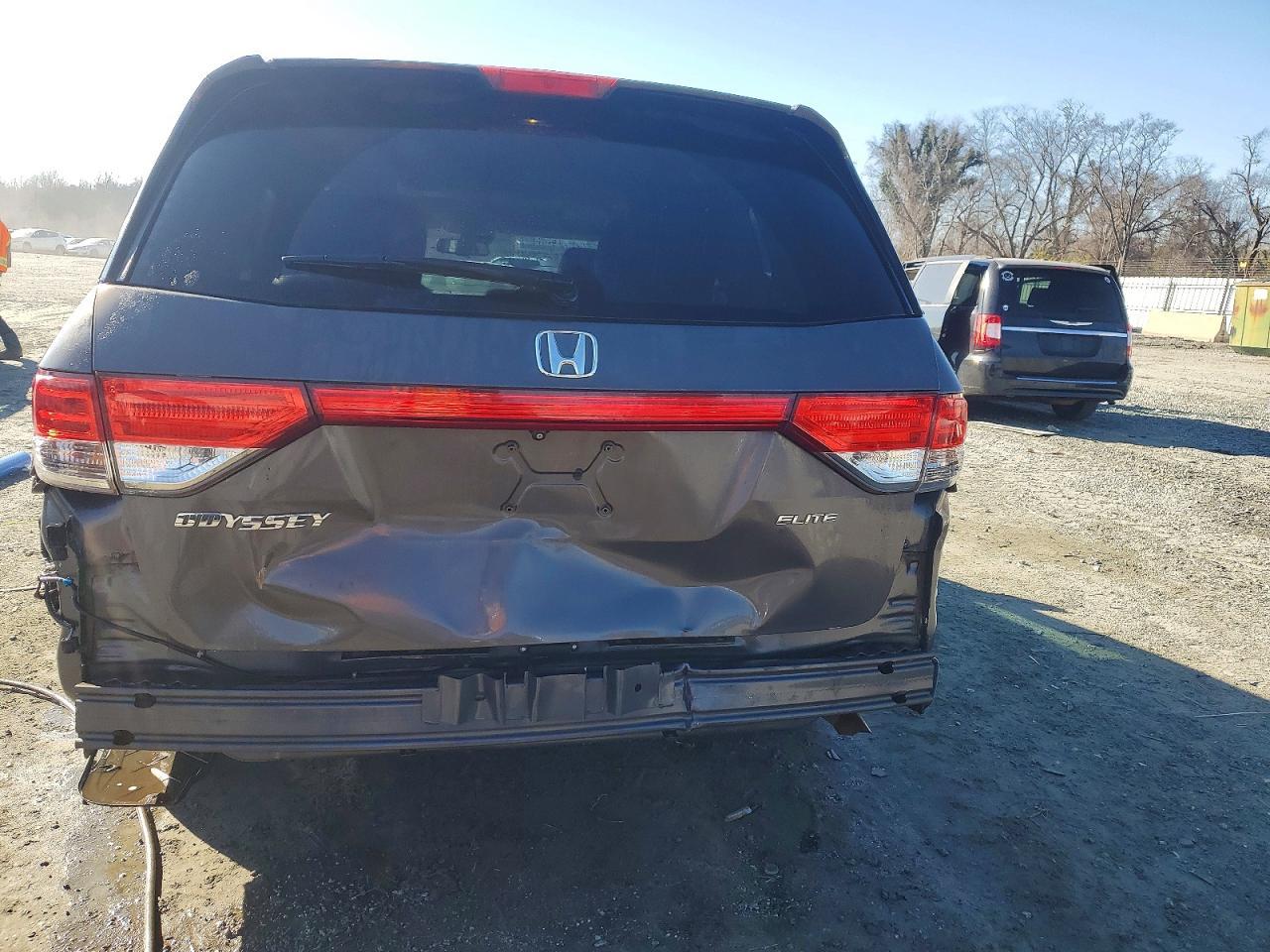 2014 Honda Odyssey Touring - Image 6