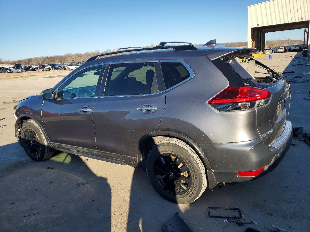 2017 Nissan Rogue Sv - Image 2