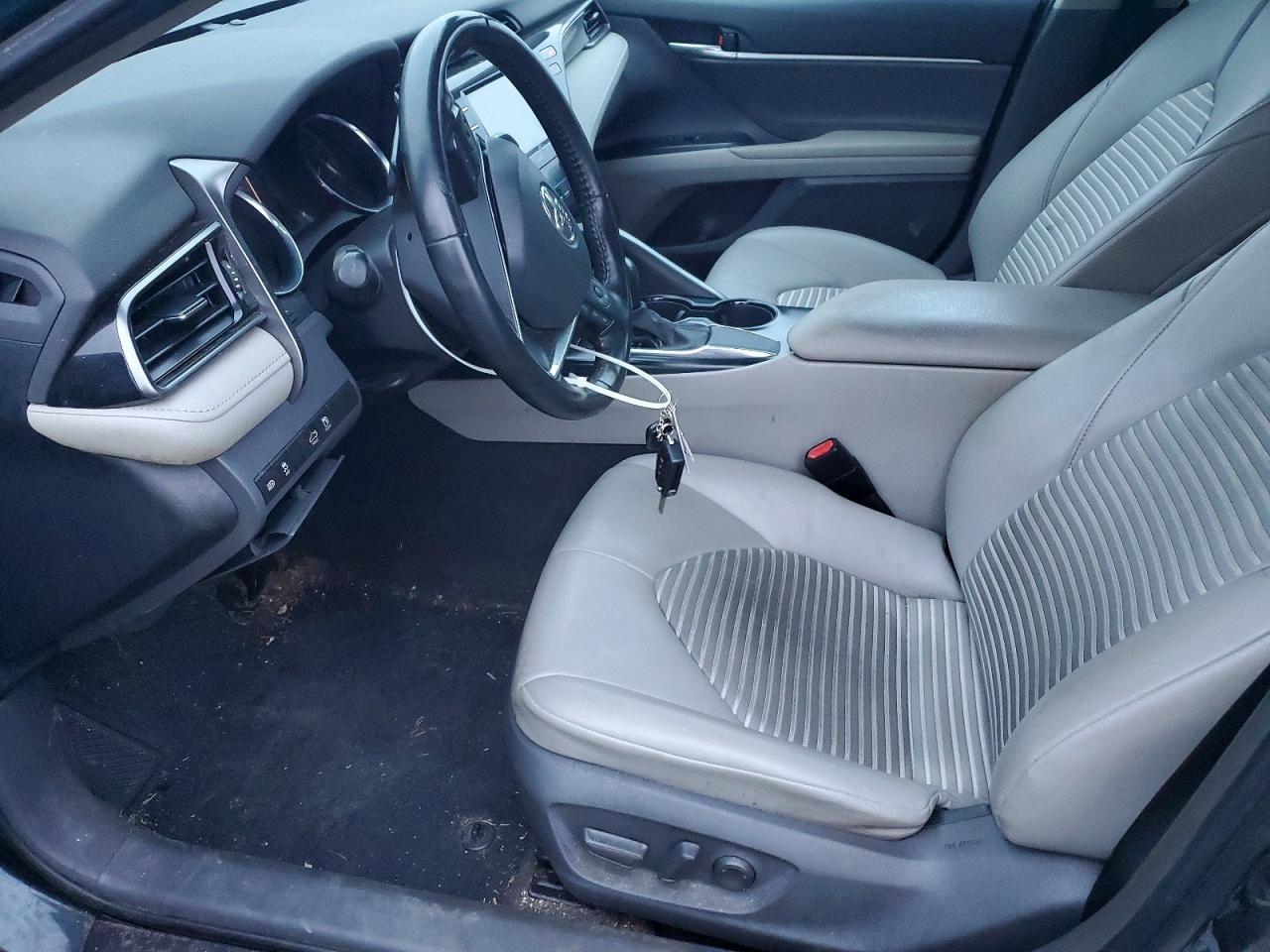 2020 Toyota Camry Se - Фото 7