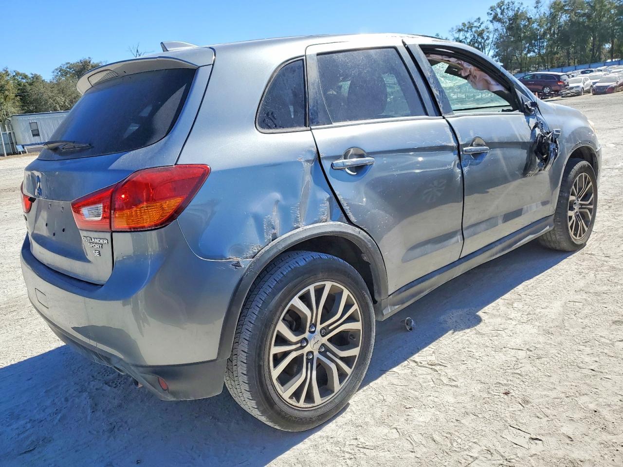 2017 Mitsubishi Outlander Sport Es - Image 3