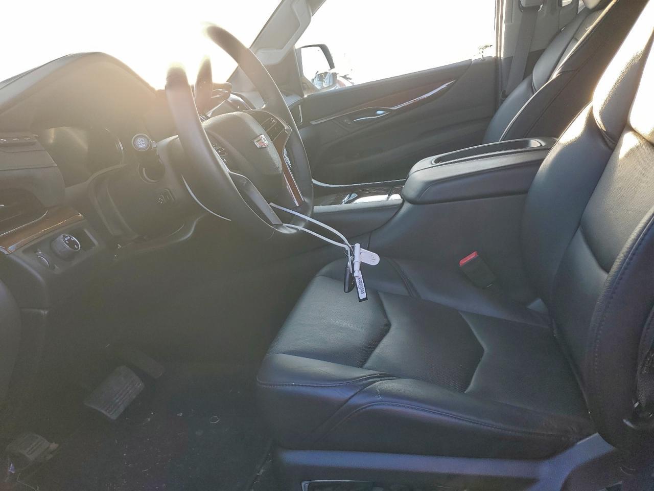 2018 Cadillac Escalade Luxury - Image 7