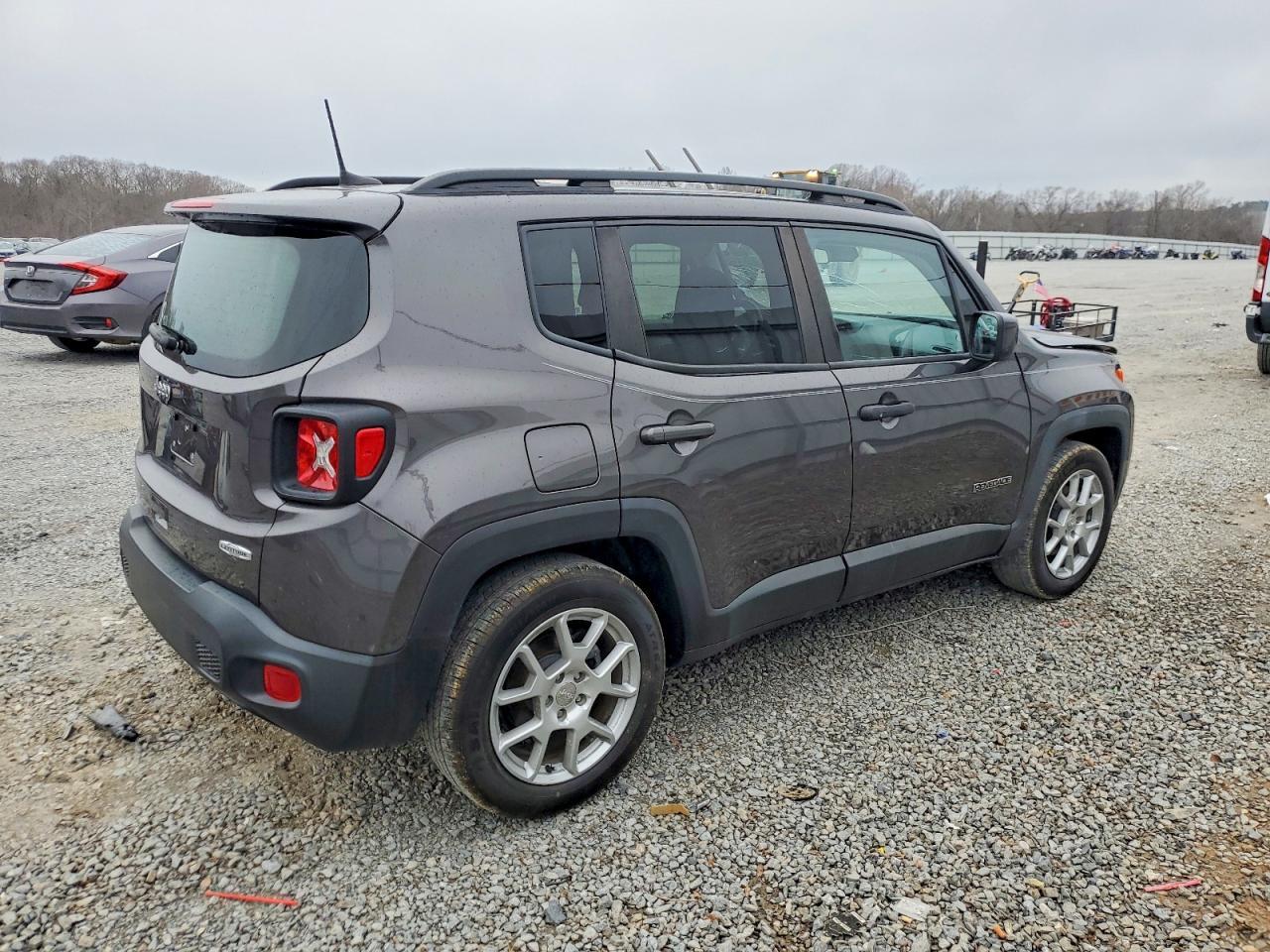 2021 Jeep Renegade Latitude - Image 3