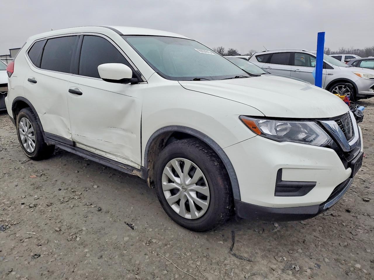 2017 Nissan Rogue S - Image 4