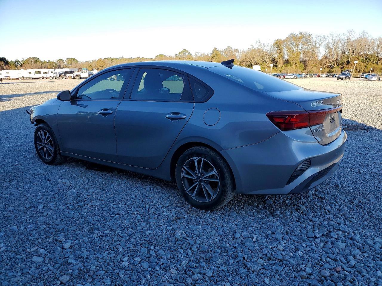 2022 Kia Forte Fe - Фото 2