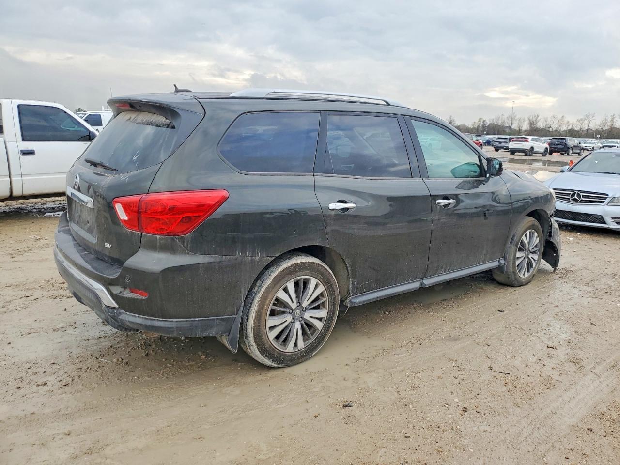 2017 Nissan Pathfinder S - Фото 3