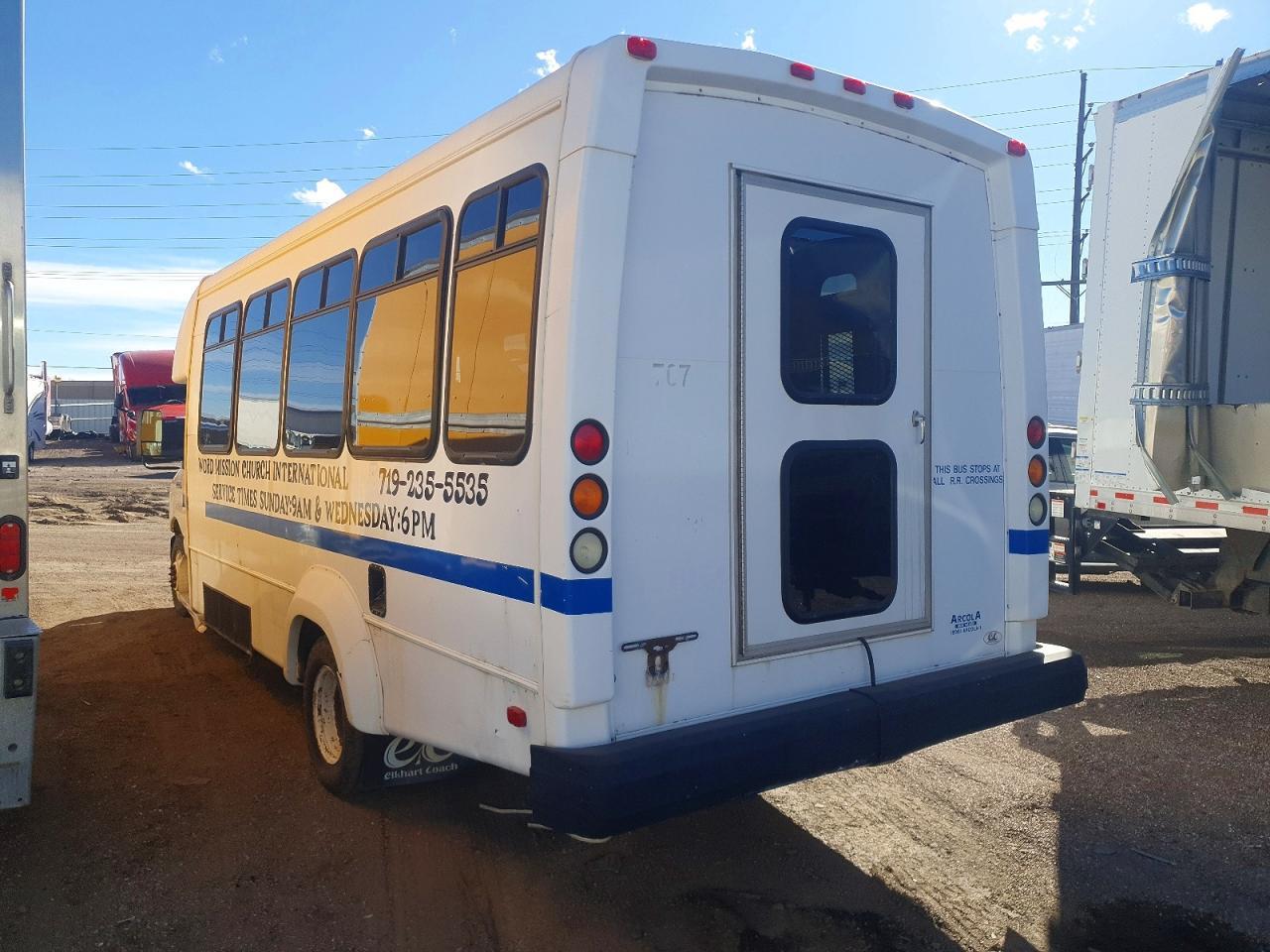 2007 Ford E450 Shuttle Bus - Image 3