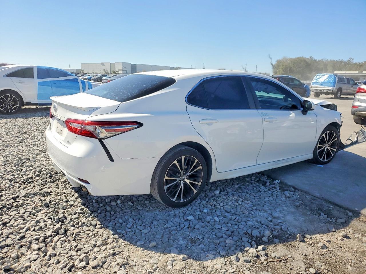 2018 Toyota Camry L - Фото 3