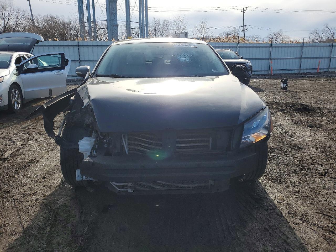 2015 Volkswagen Passat S - Image 5