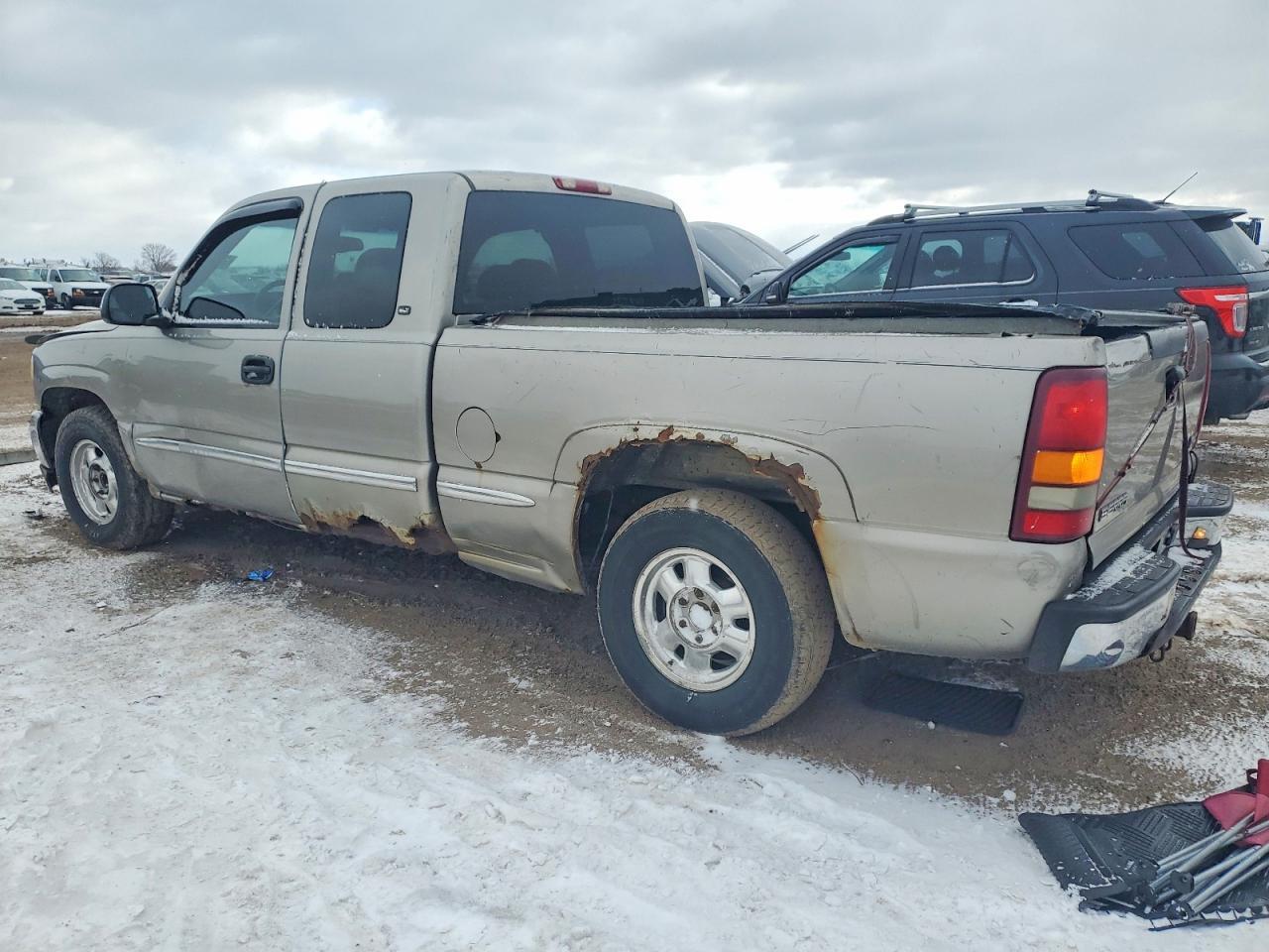 1999 GMC New Sierra C1500 - Image 2
