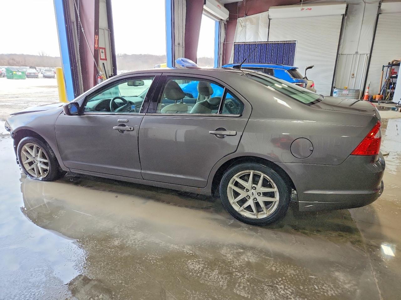 2011 Ford Fusion - Фото 2