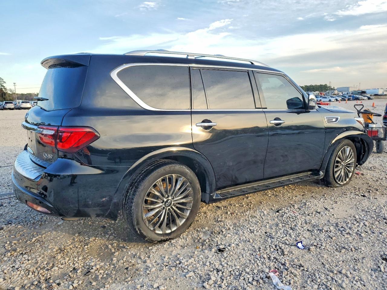 2019 Infiniti Qx80 Luxe - Image 3