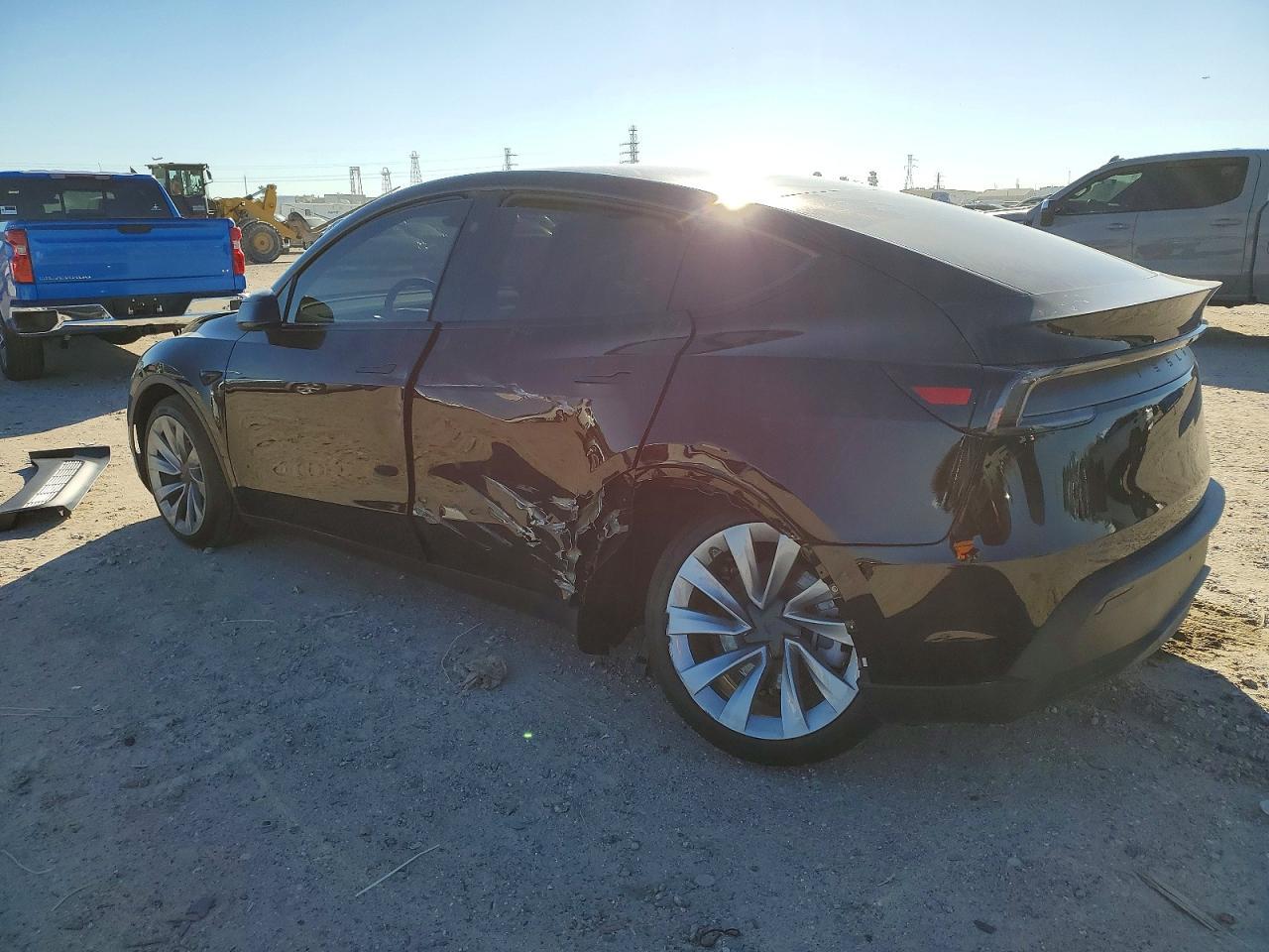 2026 Tesla Model Y - Фото 2