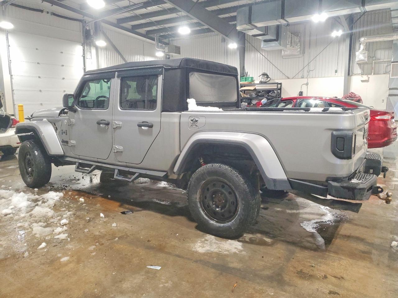 2021 Jeep Gladiator Sport - Фото 2